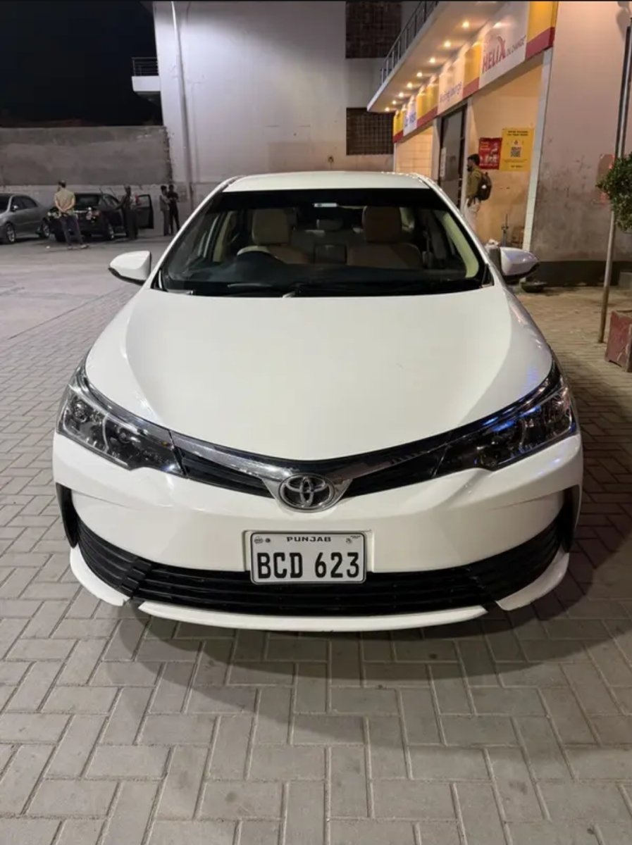 2018 Toyota Corolla GLi Manual - White |84,000 km Cars in Islamabad