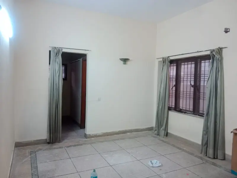 Beautifull Facing Park Double Story House For Sale For Sale in Lahore