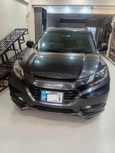 Honda vezel Z package 2014 Cars in Islamabad
