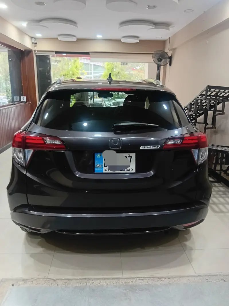 Honda vezel Z package 2014 Cars in Islamabad