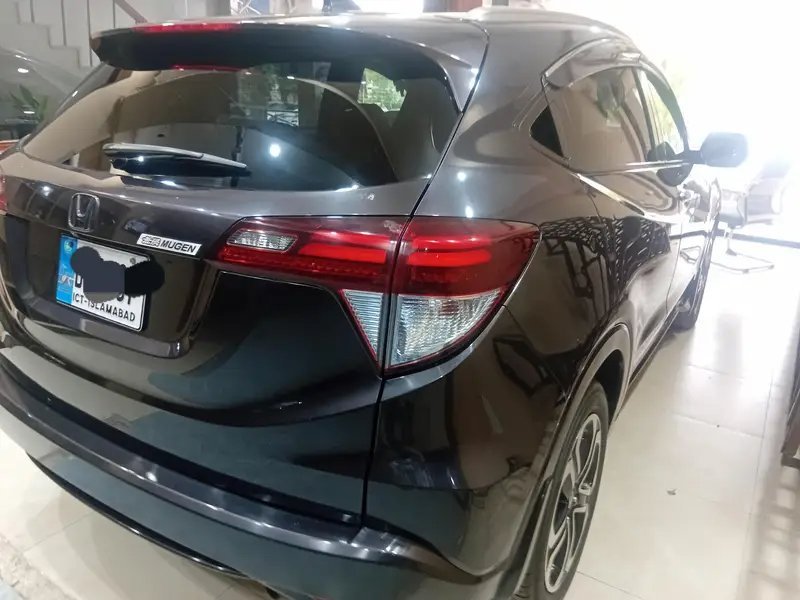 Honda vezel Z package 2014 Cars in Islamabad