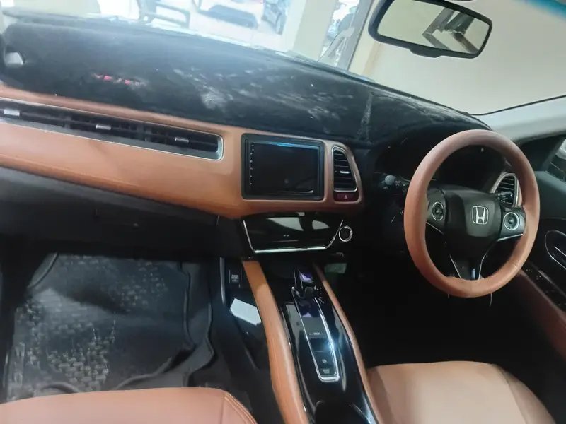 Honda vezel Z package 2014 Cars in Islamabad