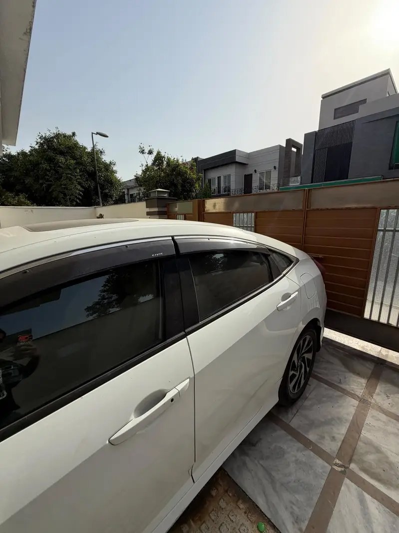Honda Civic VTi Oriel 2018 Cars in Lahore