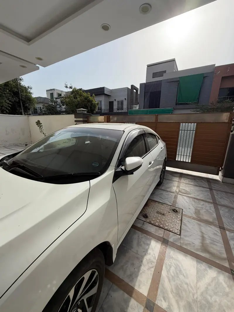 Honda Civic VTi Oriel 2018 Cars in Lahore