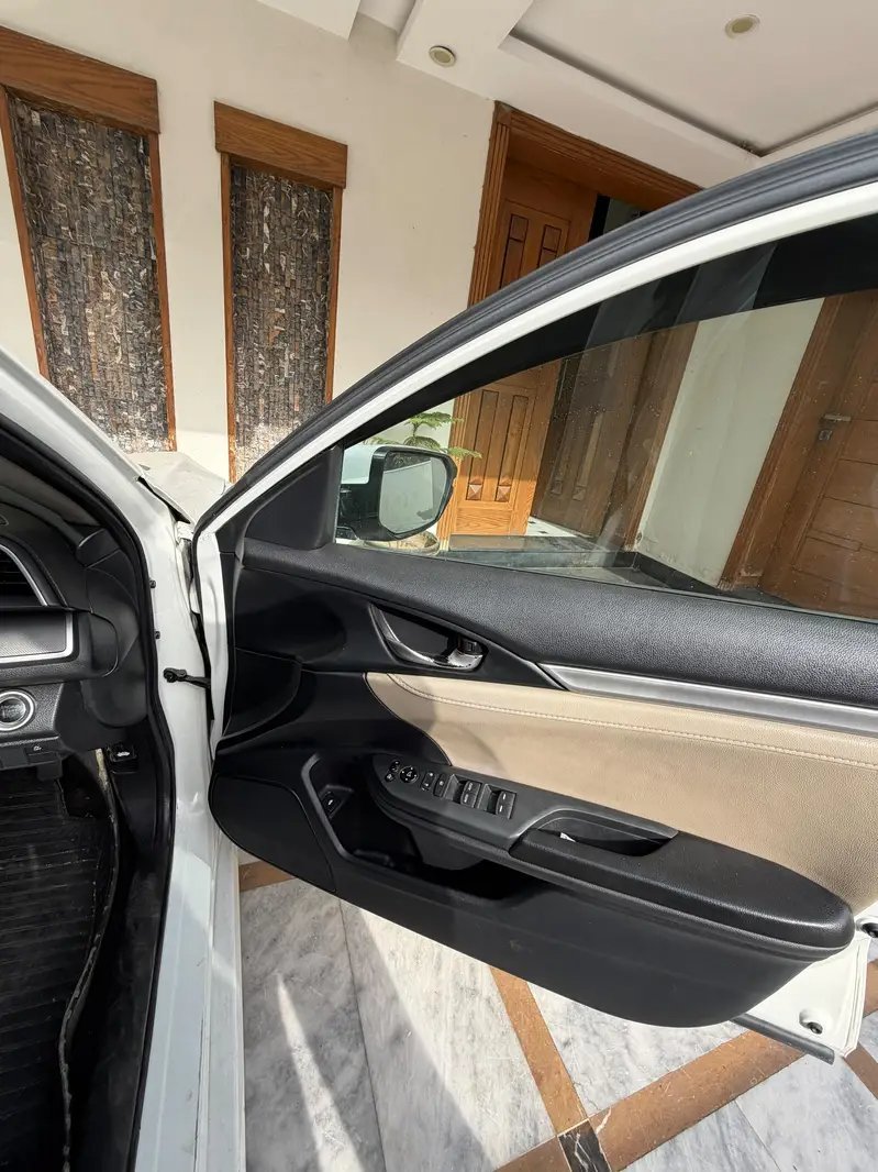 Honda Civic VTi Oriel 2018 Cars in Lahore