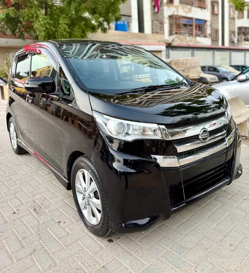 Nissan highway star. Model 16 Reg 17. top of the variant.