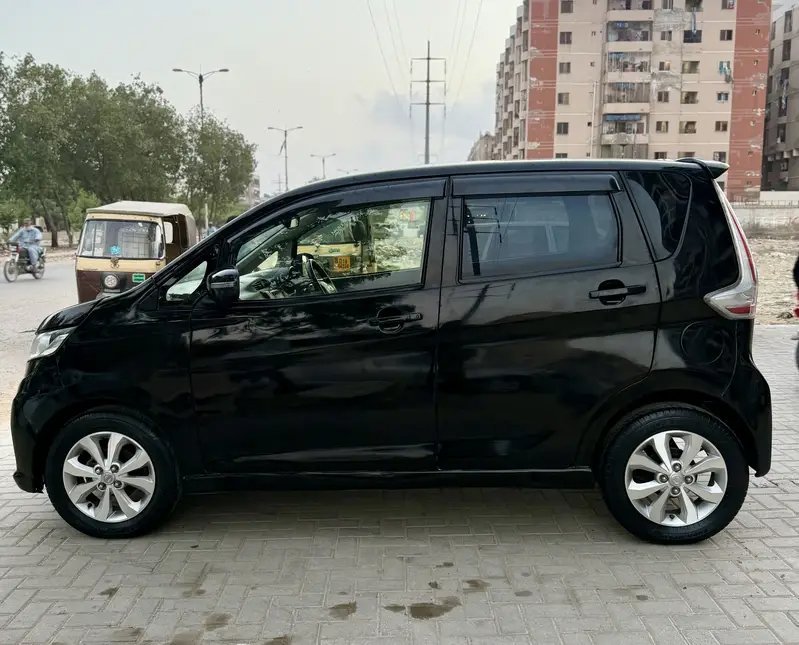 Nissan highway star. Model 16 Reg 17. top of the variant.