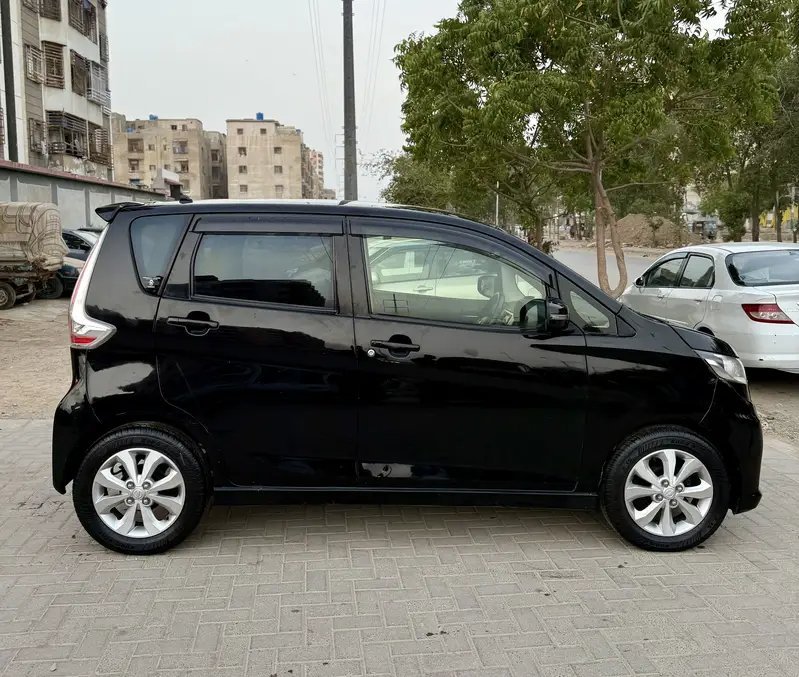 Nissan highway star. Model 16 Reg 17. top of the variant.