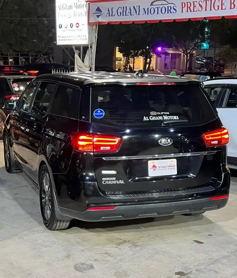 Kia Grand Carnival Model 2019 Cars in Karachi - AuctionHaulPK.com