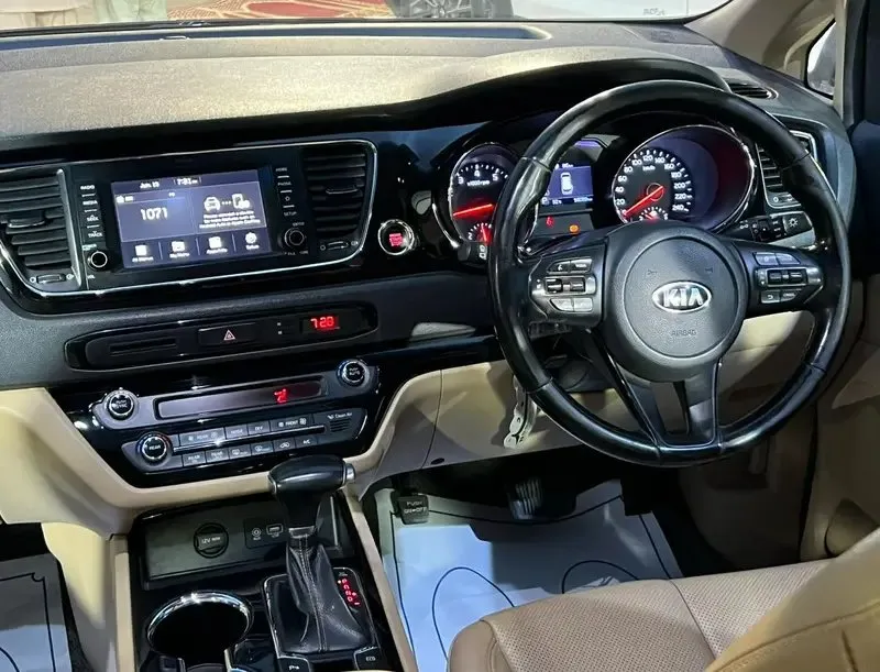 Kia Grand Carnival Model 2019 Cars in Karachi - AuctionHaulPK.com