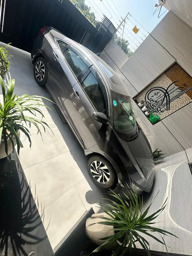 Honda Civic Oriel 1.8 I-vtec Cvt 2017 Model Cars in Lahore - AuctionHaulPK.com