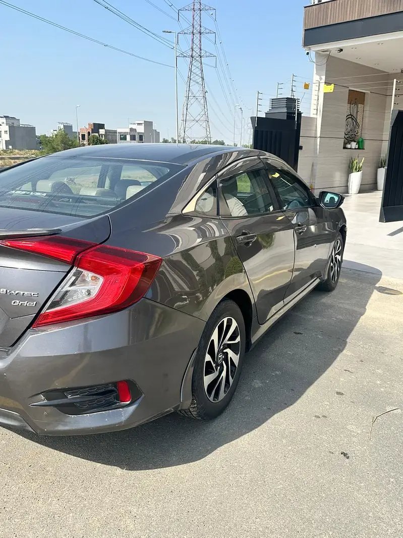Honda Civic Oriel 1.8 I-vtec Cvt 2017 Model Cars in Lahore - AuctionHaulPK.com