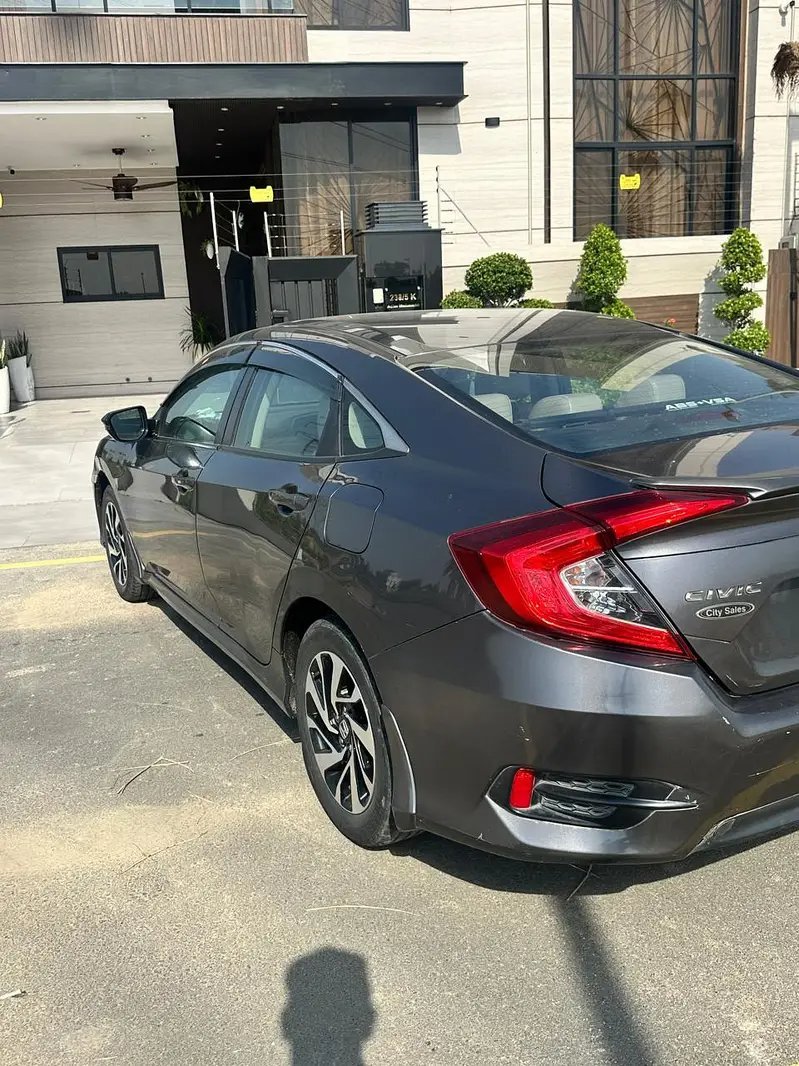 Honda Civic Oriel 1.8 I-vtec Cvt 2017 Model Cars in Lahore - AuctionHaulPK.com