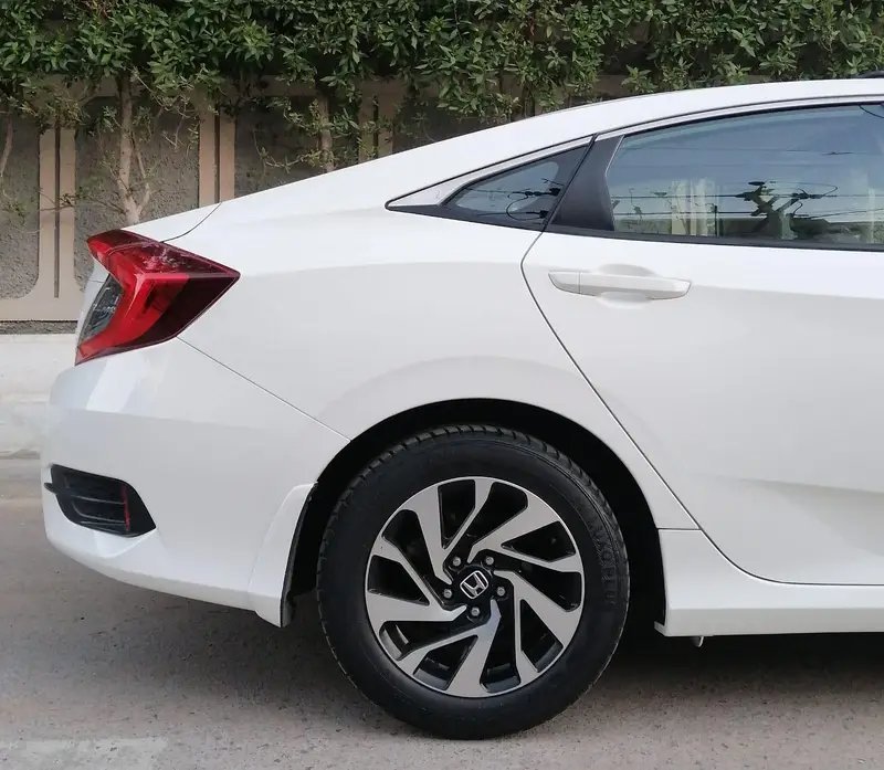 Honda Civic 1.8 I-VTEC Oriel MODEL 2016 END REG 2017 (100%Original) Cars in Karachi - AuctionHaulPK.com