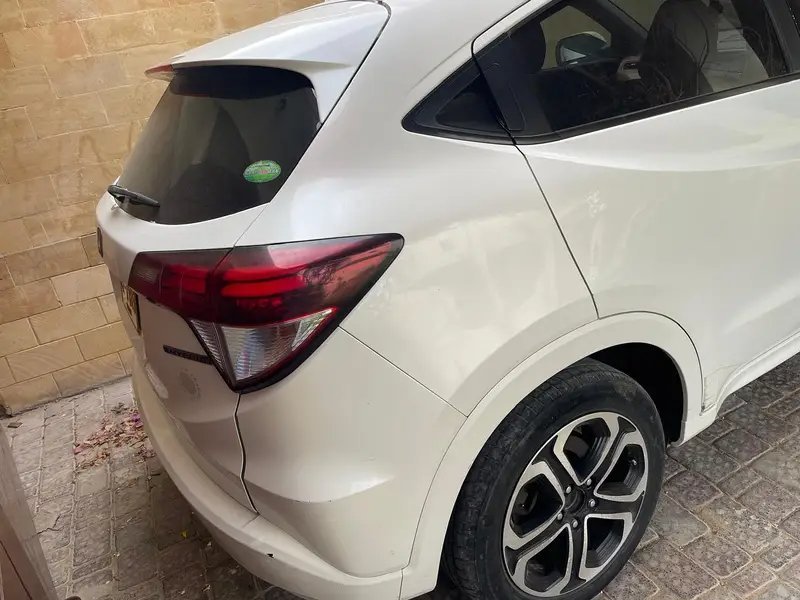 Honda Vezel Hybrid Z 2015 Cars in Karachi - AuctionHaulPK.com