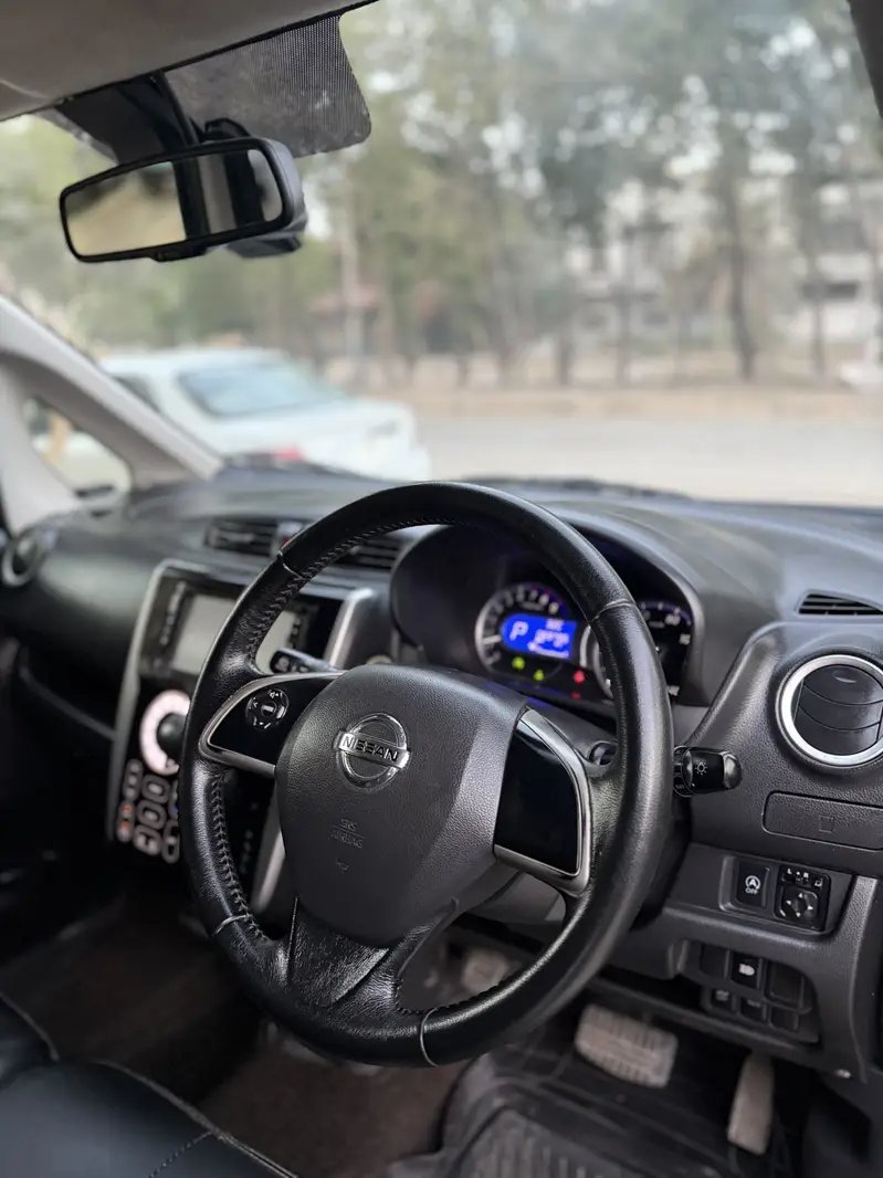 Nissan highway star. Model 16 Reg 17. top of the variant. Cars in Karachi - AuctionHaulPK.com
