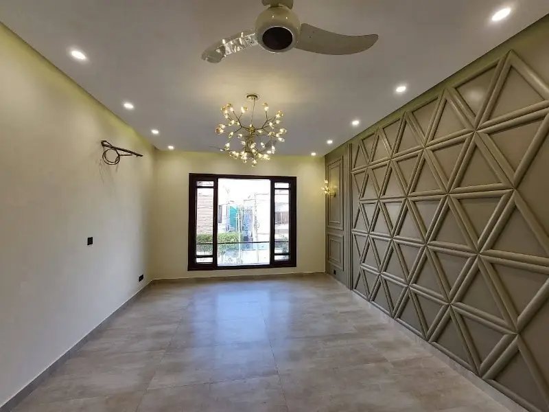 House In Dha Phase 4 For Sale in Karachi - AuctionHaulPK.com