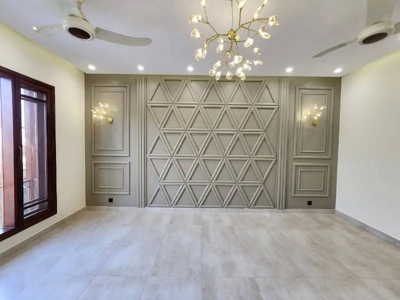 House In Dha Phase 4 For Sale in Karachi - AuctionHaulPK.com